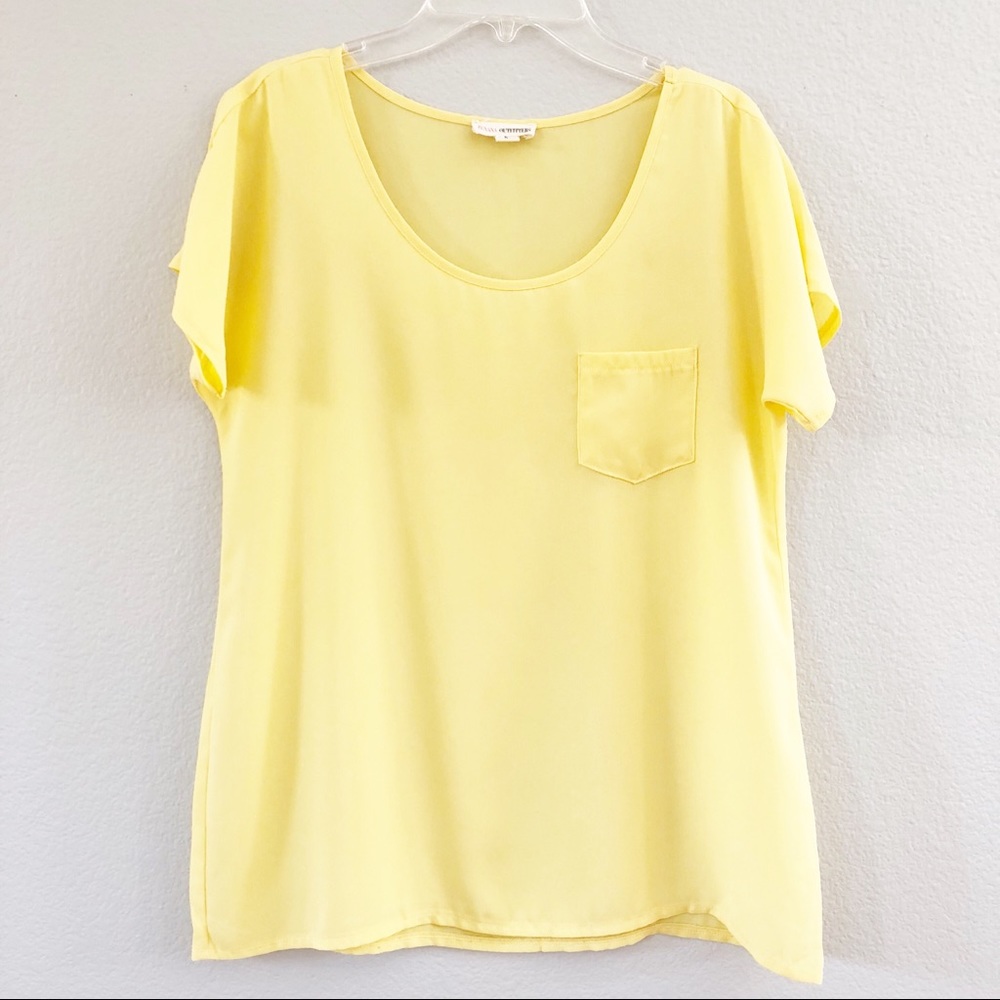 Zenana Outfitters Yellow Top. Size Small.